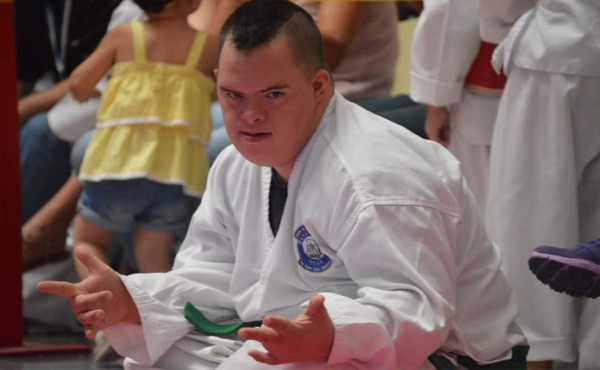 Sampedrano con síndrome de down es un deportista cinco estrellas