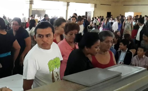 Velan a hondureños muertos en accidente