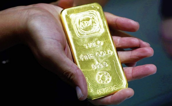 El oro se divorcia del petróleo y reafirma su condición de refugio