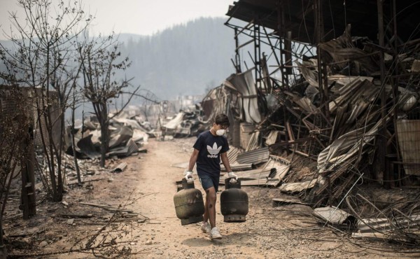 En Chile hay cerca de 135 incendios activos y sólo cinco han sido extinguidos.