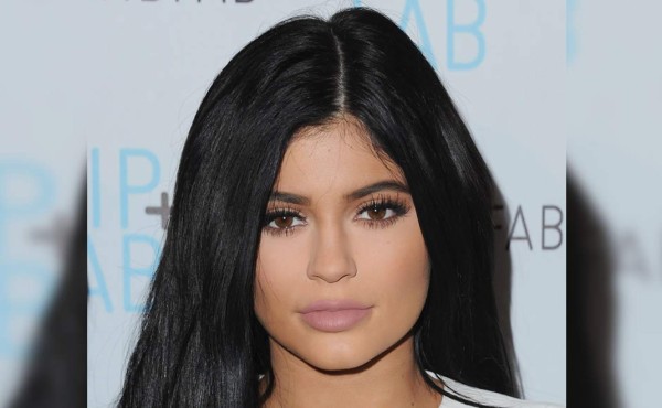 Kylie Jenner con nuevo tatuaje en la cadera