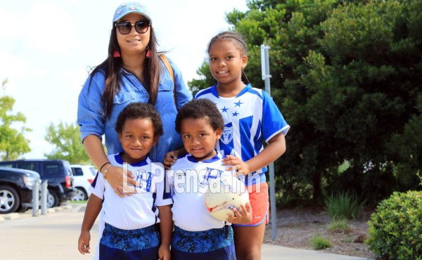 Boniek García recibió una tierna visita en práctica de la Selección