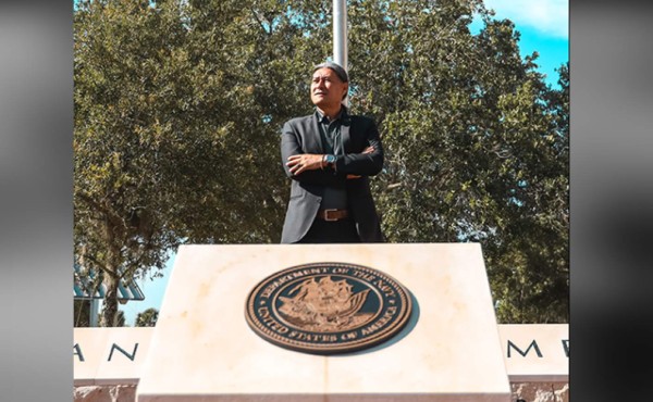 Axel López crea sitio web para defender la venta de hospitales móviles