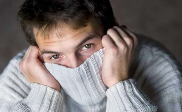 Con dificultad para acercarse a las mujeres