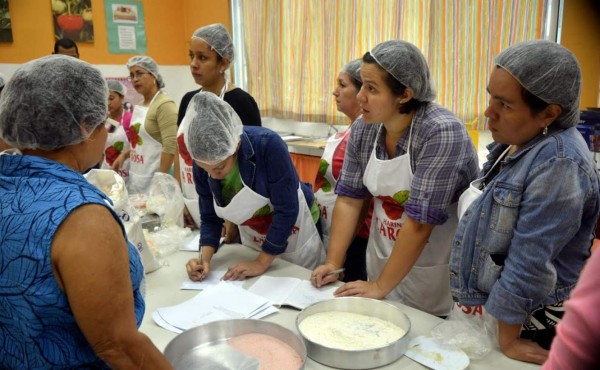 Unas 200 personas han creado sus microempresas de pan y repostería