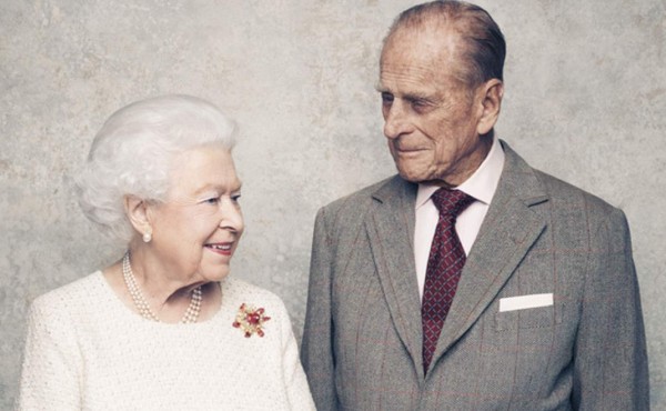 Reina Isabel II sería de las primeras en vacunarse en contra del Covid-19