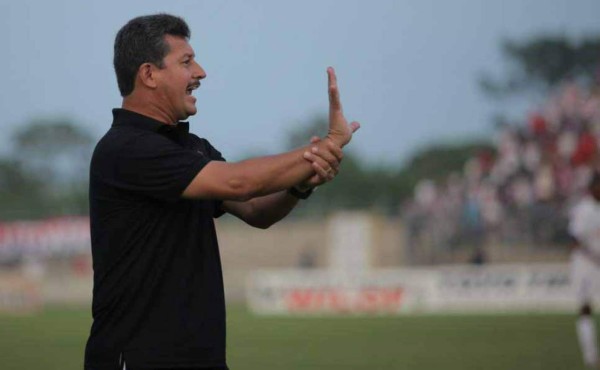 Mauro Reyes, DT de la Real Sociedad: 'Vamos a jugar sin temor contra Olimpia'