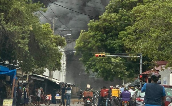 Las imágenes en redes del incendio en el mercado Guamilito de San Pedro Sula