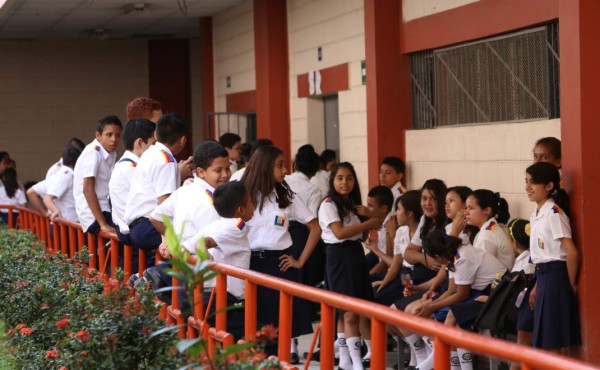 Estudiantes de San Pedro Sula reciben bono de transporte