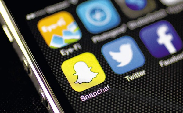 Facebook proyecta su sombra sobre la salida a bolsa de Snapchat