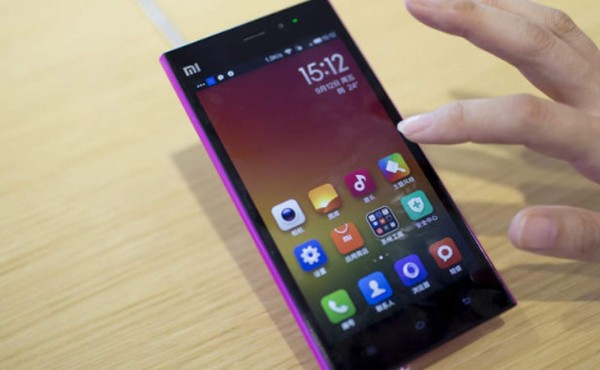 Celular chino lleva 9 días encendido para probar resistencia de su batería