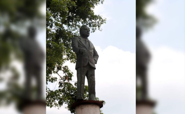 Inadvertida estatua del 'Señor de El Merendón”