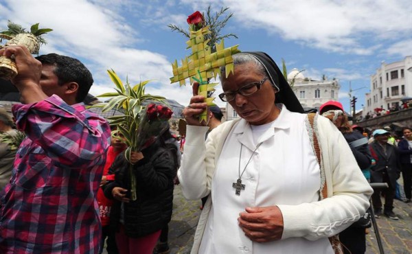 Procesión de 'Jesús de Gran Poder' se toma las calles de Quito, Ecuador