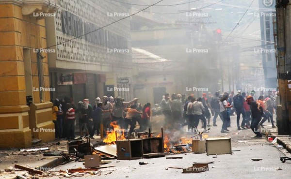 Protestas en Honduras: Lesionados, detenidos y destrozos en 4 incendios