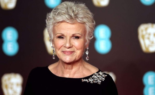 Actriz de Mamma Mia! Julie Walters revela que sufrió de cáncer intestinal
