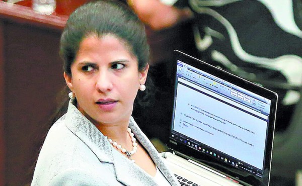 Fátima Mena exhorta a líderes del PAC a solucionar problemas