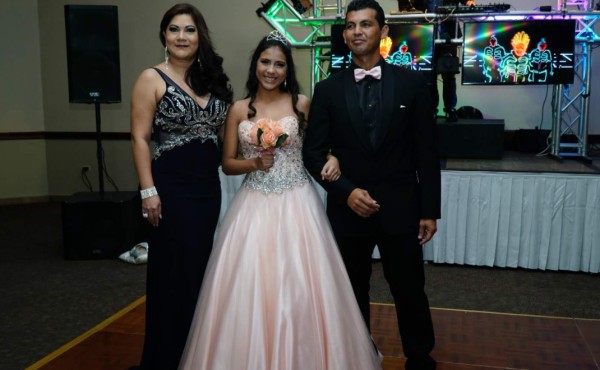 Quince años de Ashley Hernández Pérez