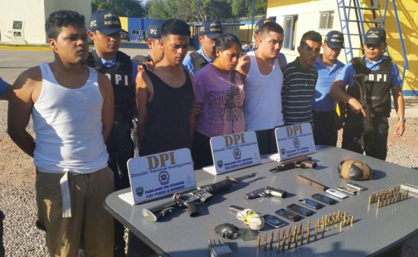 Capturan supuestos pandilleros con armas, droga y celulares en Tegucigalpa