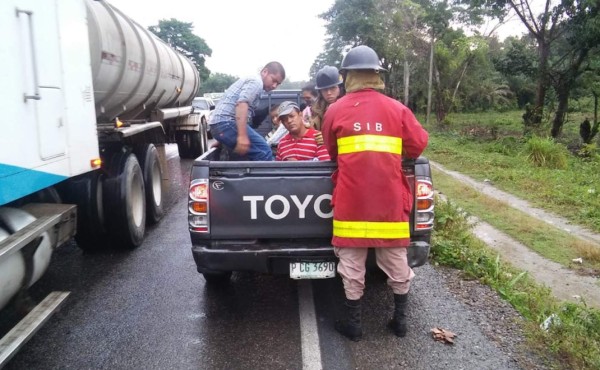 Seis personas resultan heridas en volcamiento de bus en carretera CA-13