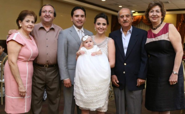 El bautizo de Montserrat Kawas Rápalo