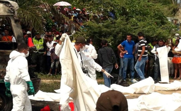 Indignación en Colombia por muerte de 32 niños en incendio de bus