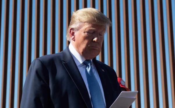 Donald Trump se deleita con su nuevo muro en la frontera con México