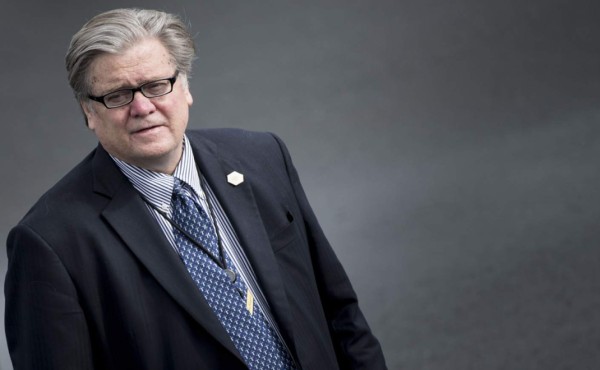 Trump prescinde de su polémico asesor Steve Bannon