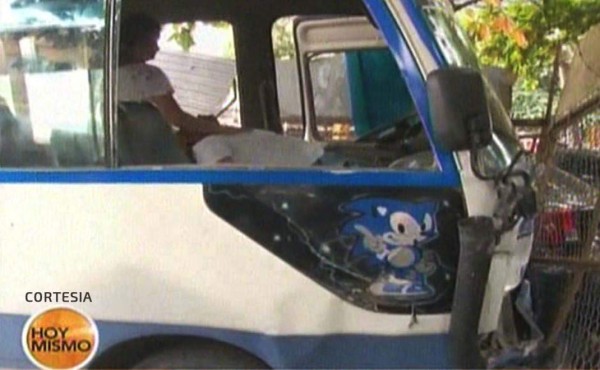 Accidente de bus y turismo deja una persona herida de gravedad en barrio Barandillas