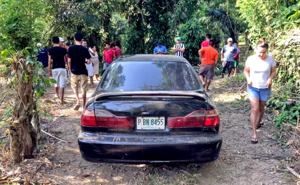 Lo matan en el interior de un carro