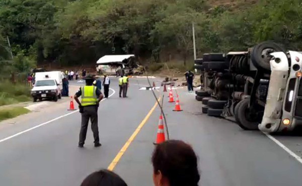 Guatemala: Choque entre un autobús y un camión provoca 17 muertos y 26 heridos