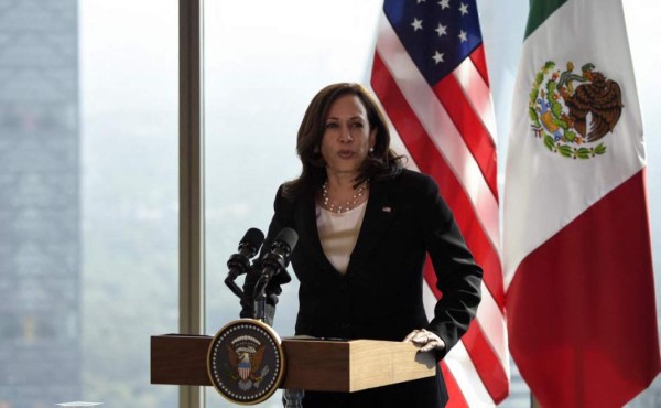 Harris dice que no hay soluciones rápidas para la migración ilegal a EEUU  