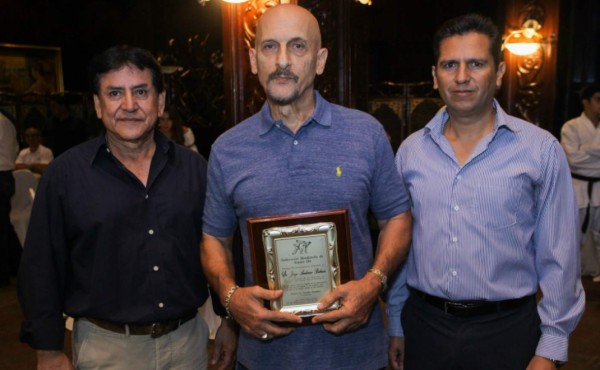 Premio a la trayectoria de Jorge Adonie Bahaia