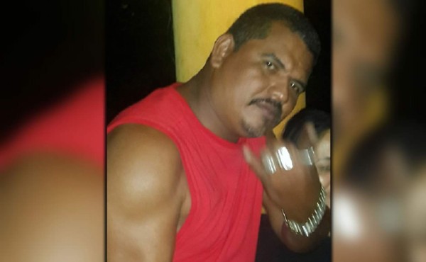 Motorista muere al volcar el autobús que conducía