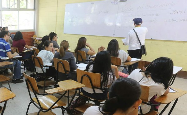 Unah comienza a normalizar clases