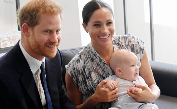 Meghan y Harry comparten tierna postal de Navidad con Archie como la estrella
