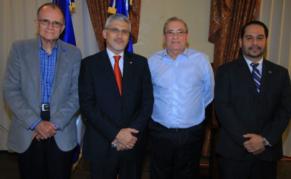 El cuerpo consular comparte en SPS