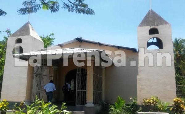 Incendio daña iglesia católica en Villanueva, Cortés