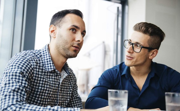 Amigo de su novio es mala influencia