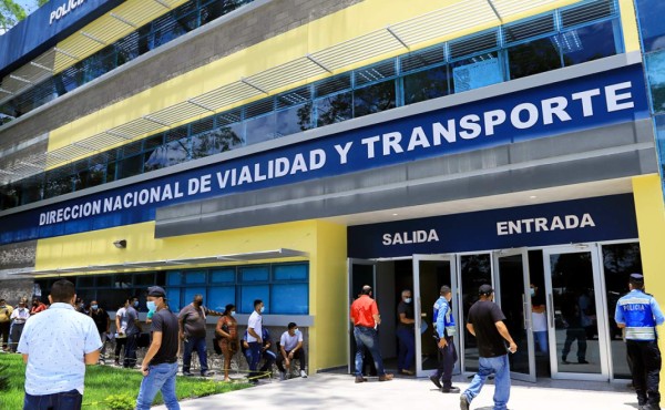 150 personas solicitan licencia de conducir por primera vez