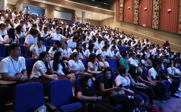 Colegiales culminan diplomado en Unitec