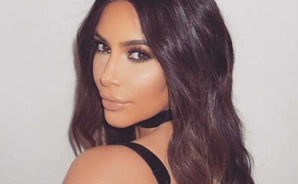 Kim Kardashian conoce a su doble oficial