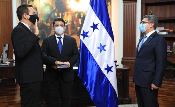 Gobierno hondureño oficializa cambios en su Gabinete