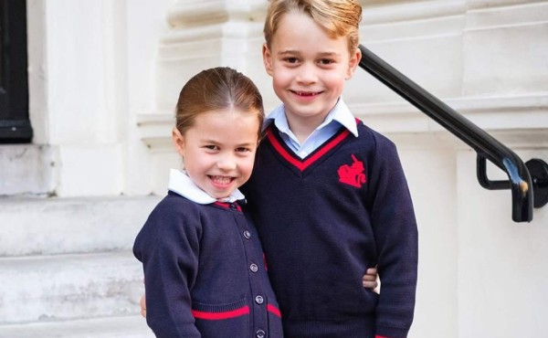 Princesa Charlotte inicia 'muy ilusionada' su primer día de escuela