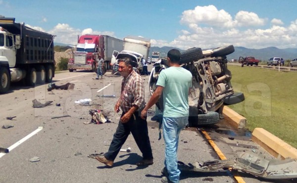 Se accidentan cuatro empleados de una empresa en carretera de Comayagua
