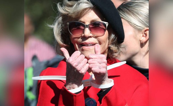 Jane Fonda aceptó premio durante arresto en protesta ambientalista