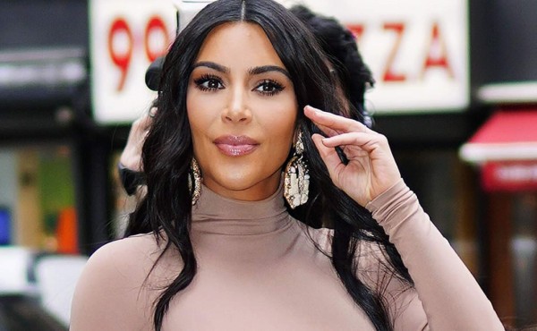 Kim Kardashian acusada de querer lucarse con crisis de coronavirus