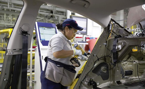 El auge automotriz en México recalienta los costos laborales
