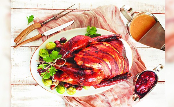 Rica receta de pavo al horno envuelto en tocino