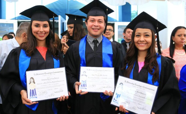 Unitec gradúa a 363 nuevos profesionales