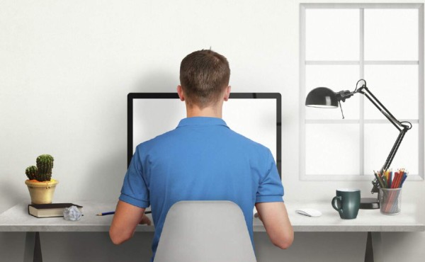 Sentarse con la espalda recta, un consejo cuestionable